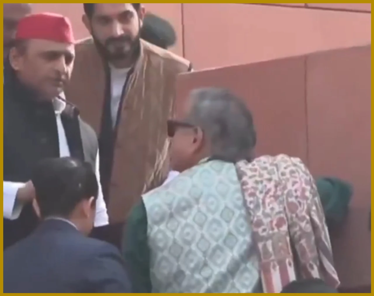 शशि थरूरच्या अपघाताचा व्हिडिओ सोशल मीडियावर वायरल