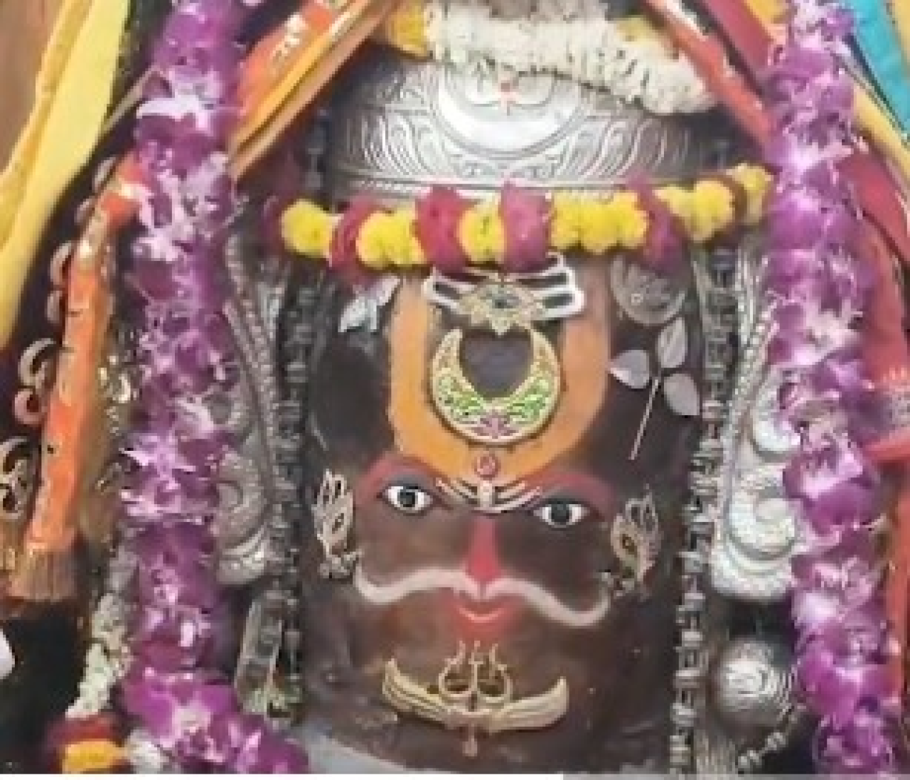 उज्जैनमध्ये महाकालेश्वर मंदिरातील भस्म आरतीचा दिव्य अनुभव