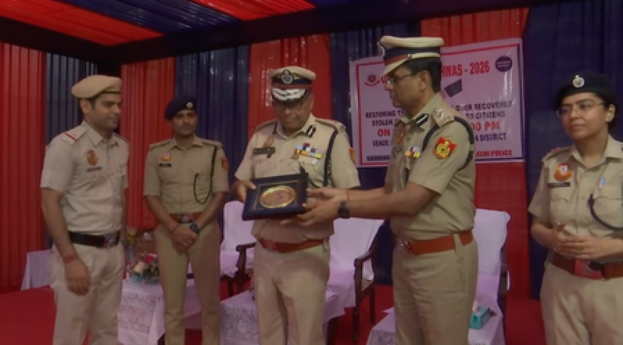ऑपरेशन विश्वास: शाहदरा पोलिसांनी १६०० चोरी झालेले मोबाइल परत केले