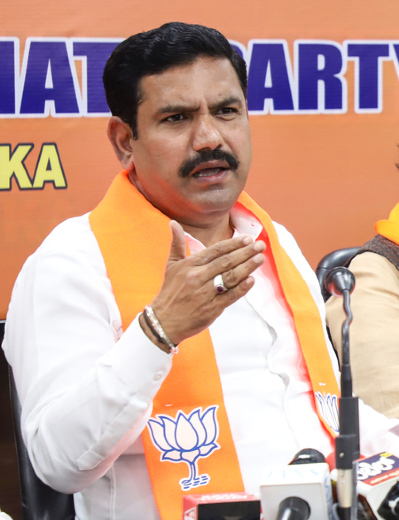 कर्नाटकमध्ये भाजपाची विजयाची खात्री: विजयेंद्र यांचा दावा कर्नाटकमध्ये भाजपाची विजयाची खात्री: विजयेंद्र यांचा दावा