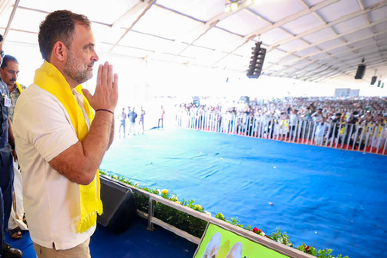 केरल निवडणुकीपूर्वी राहुल गांधींचे वादे, भाजपावर गुप्त समजुतीचा आरोप