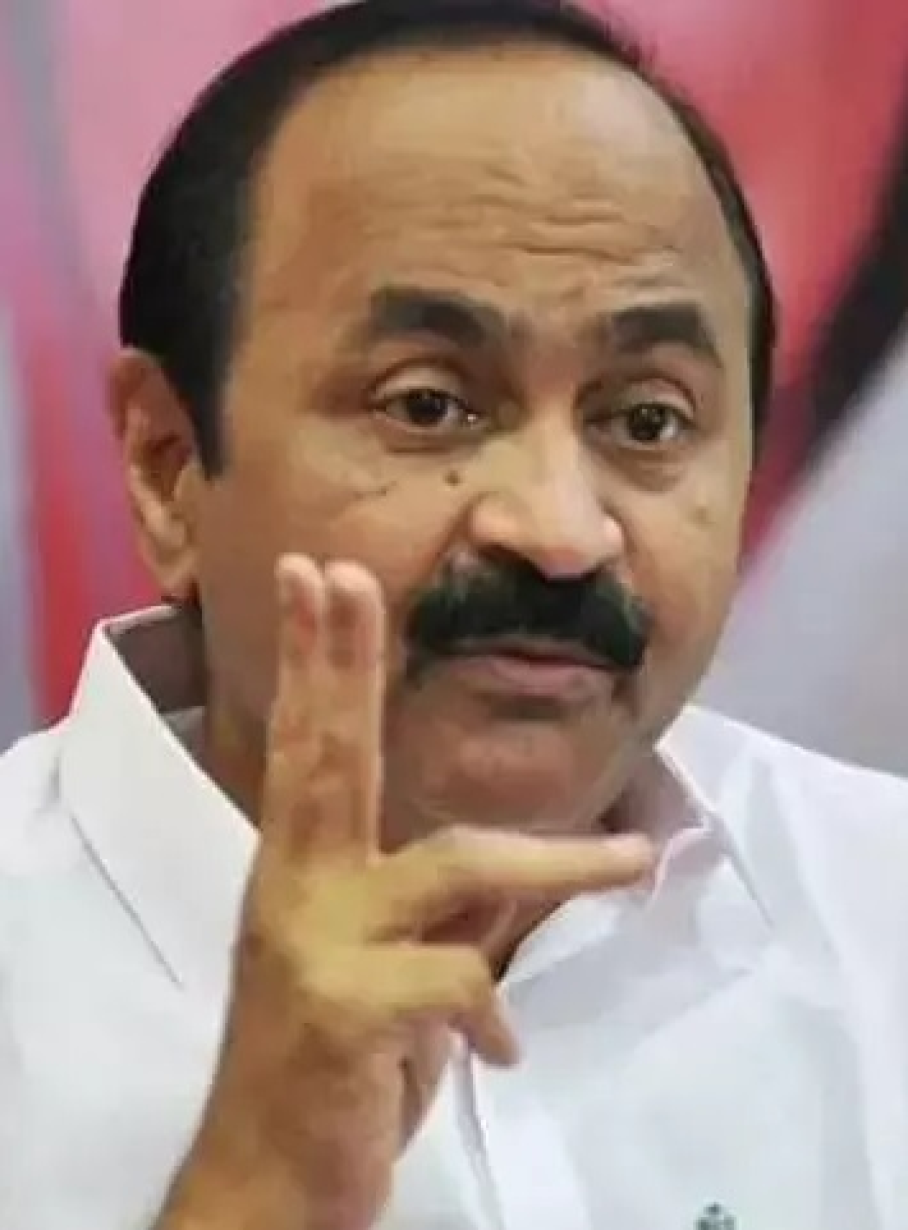 केरल: सतीशनने मुख्यमंत्री विजयनवर आरोपांची झोड उठवली