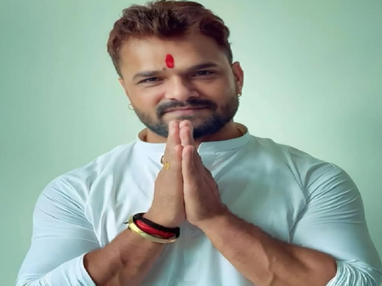 खेसारी लाल यादवच्या वाढदिवशी आकांक्षा पुरीसोबतची खास नजदीकी