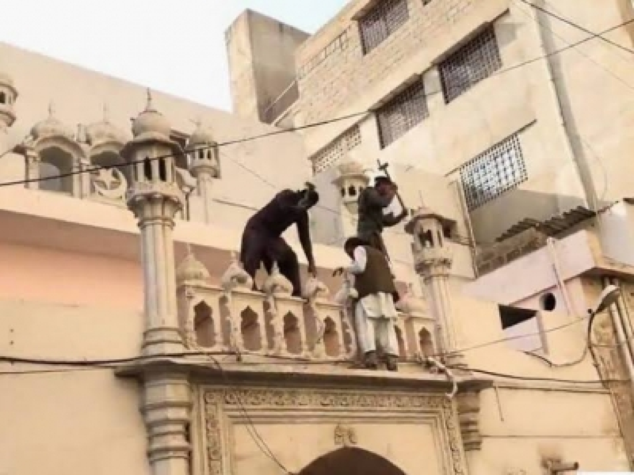 पाकिस्तानमध्ये अहमदिया समुदायावर अत्याचार, ईदच्या नमाजाला अडथळा