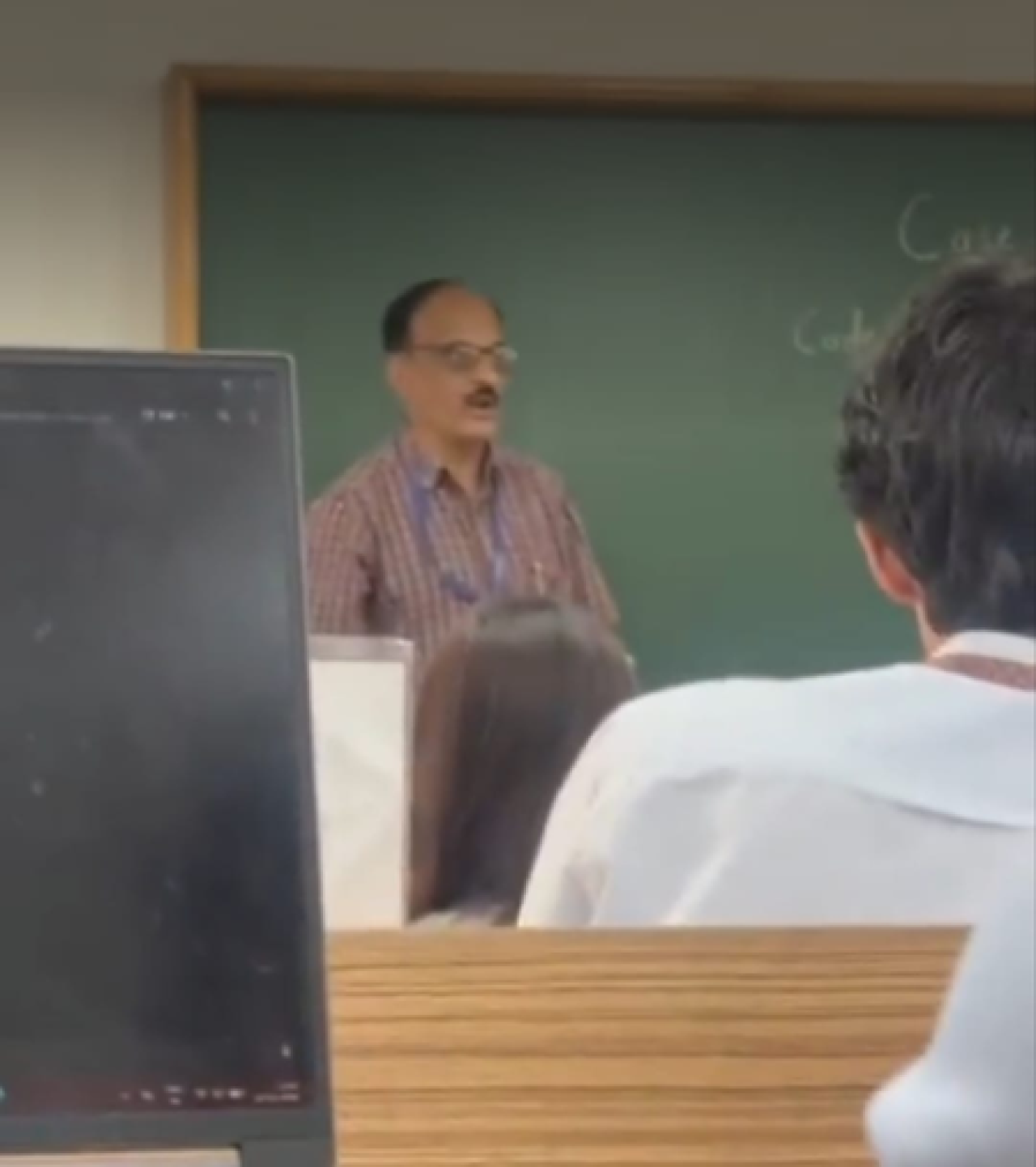 बेंगलुरु विद्यापीठातील प्राध्यापकावर ‘आतंकवादी’ म्हणण्याचा आरोप, निलंबित