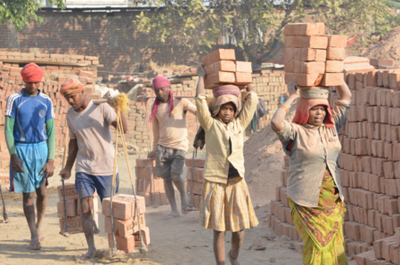 मध्य प्रदेशात खतरनाक उद्योगांमध्ये बाल श्रमावर पूर्ण बंदी