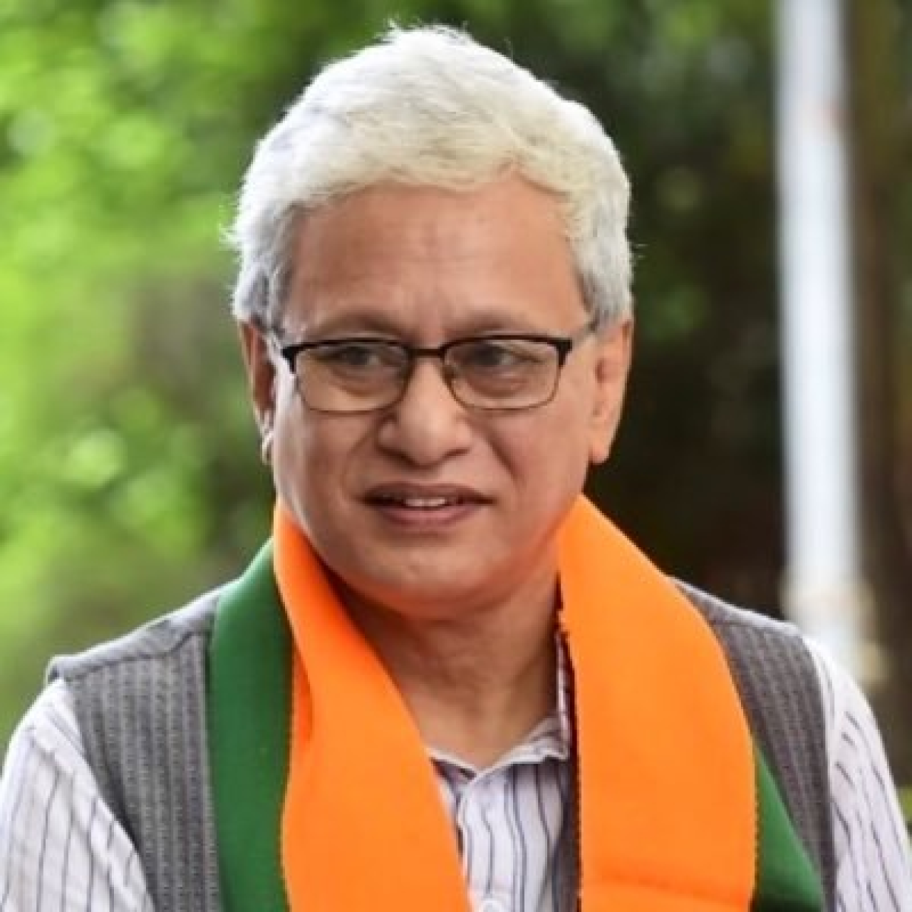 महाराष्ट्रातील राज्यपालांचा त्रैमासिक अहवाल सादर करण्याचा आदेश