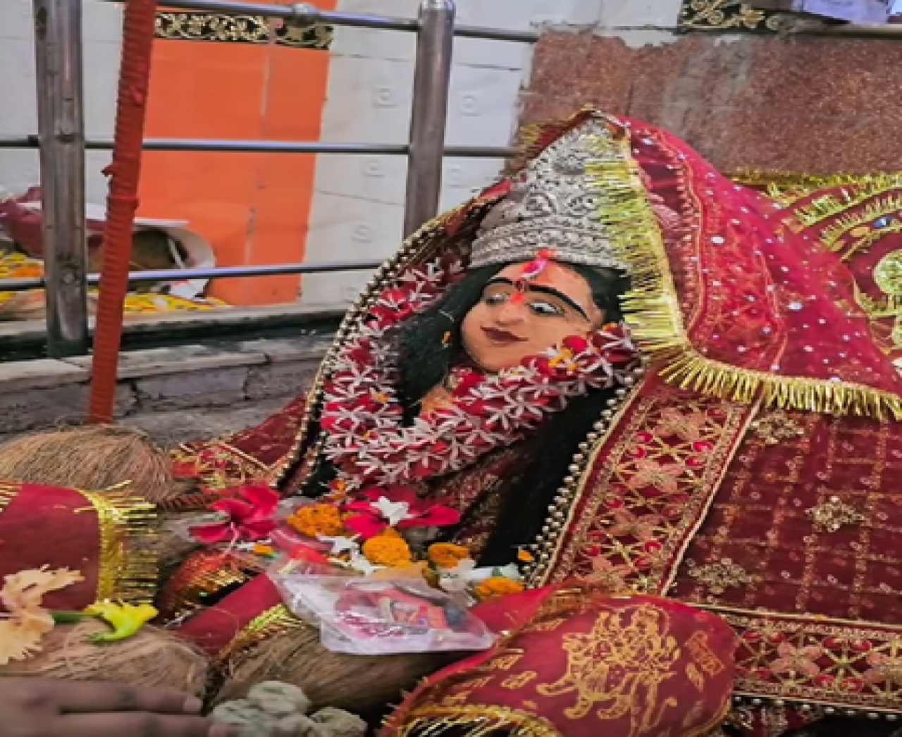 मां बगदाई मंदिर: अनोखी परंपरा, भोग में चढ़ते 5 पत्थर