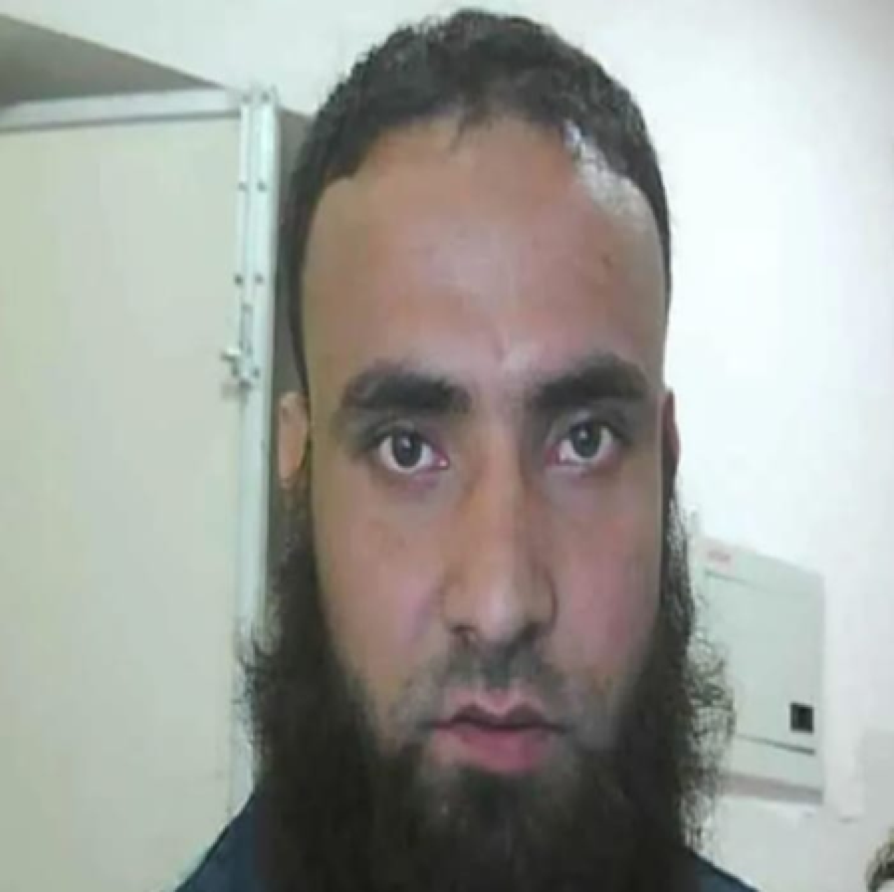 मेट्रो पोस्टर प्रकरणातील मुख्य आरोपी शब्बीर लोन अटक मेट्रो पोस्टर प्रकरणातील मुख्य आरोपी शब्बीर लोन अटक