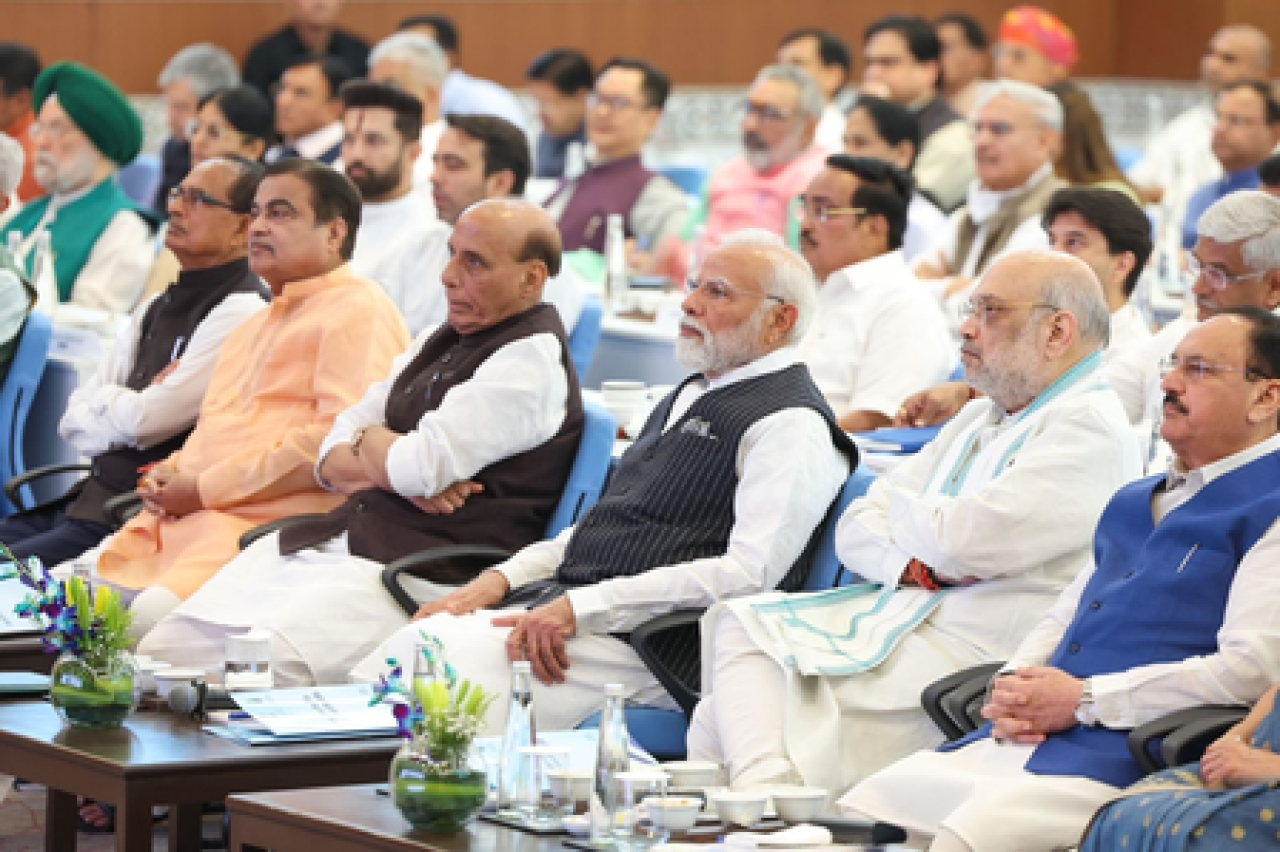 मोदी सरकारने पेट्रोल-डीजलवरील एक्साइज ड्यूटी कमी केली