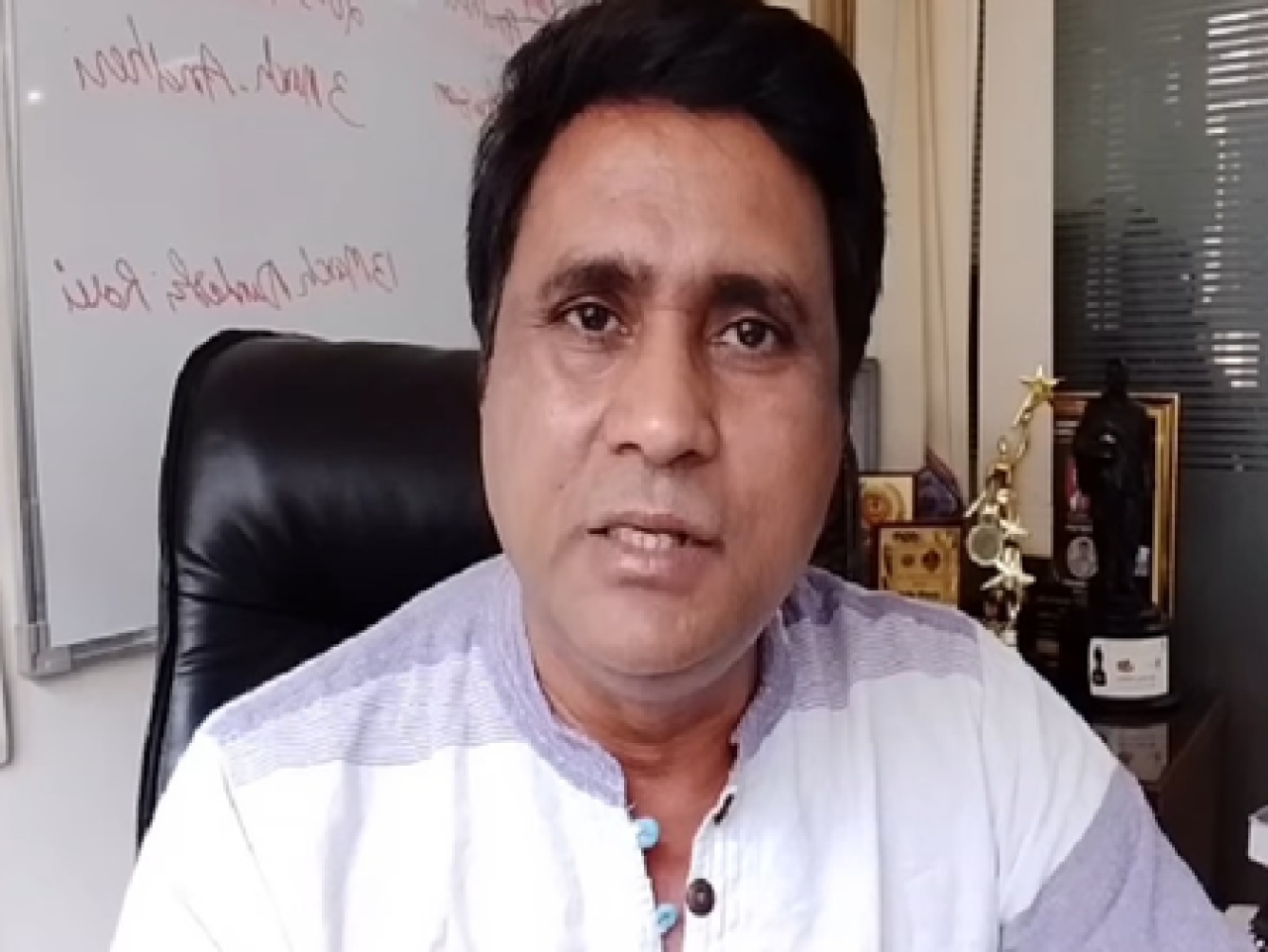 मोनालिसाच्या आरोपांवर डायरेक्टर सनोज मिश्राचा खुलासा