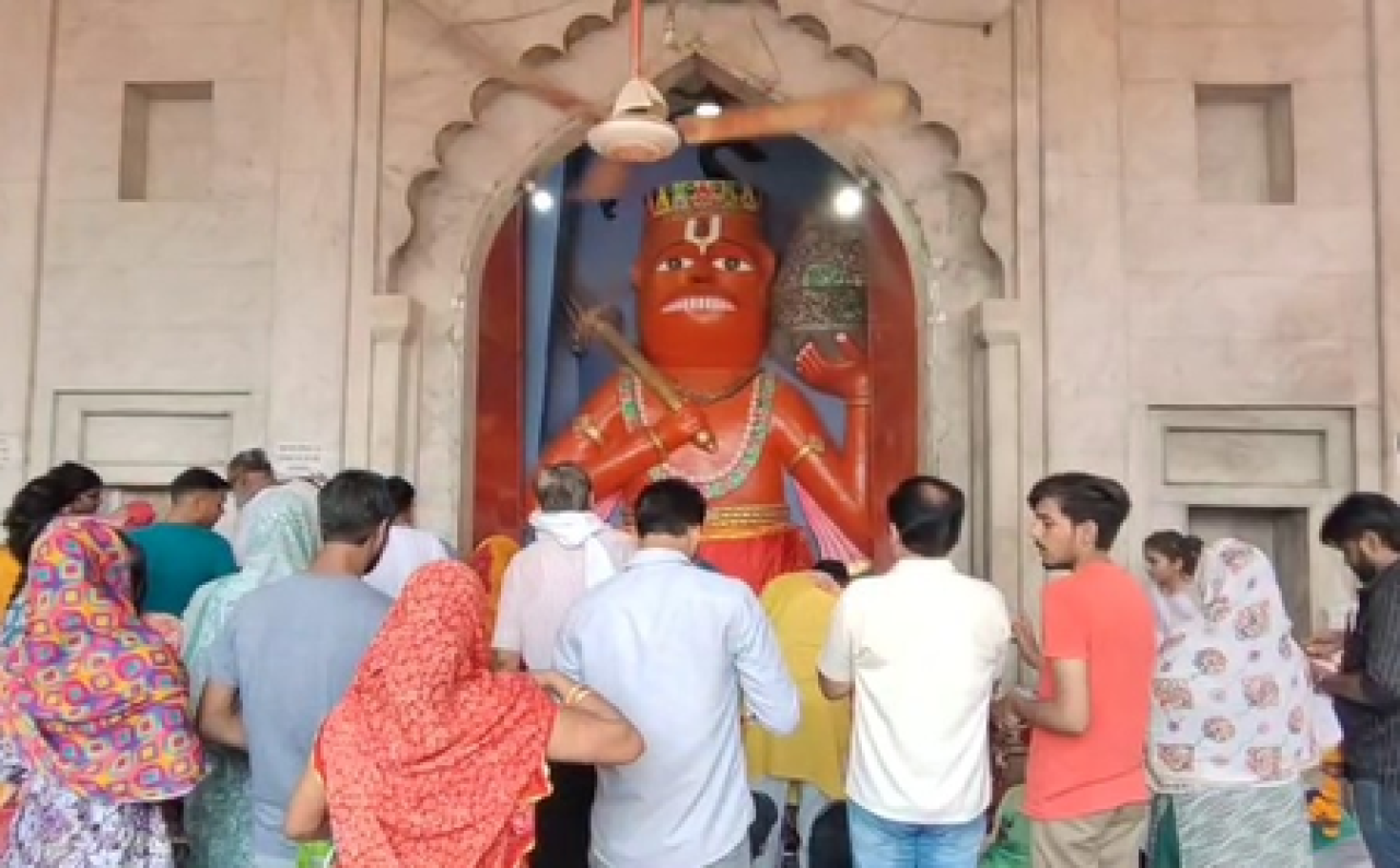 हनुमान जयंतीसाठी फर्रुखाबादच्या मंदिरात तयारी सुरू