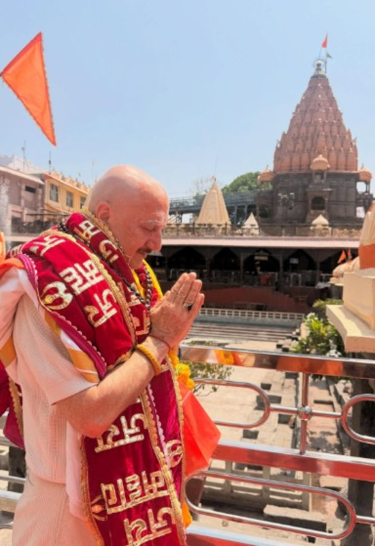 अनुपम खेर महाकालेश्वर मंदिरात, अनुभवला अद्भुत शांति आणि शक्ति