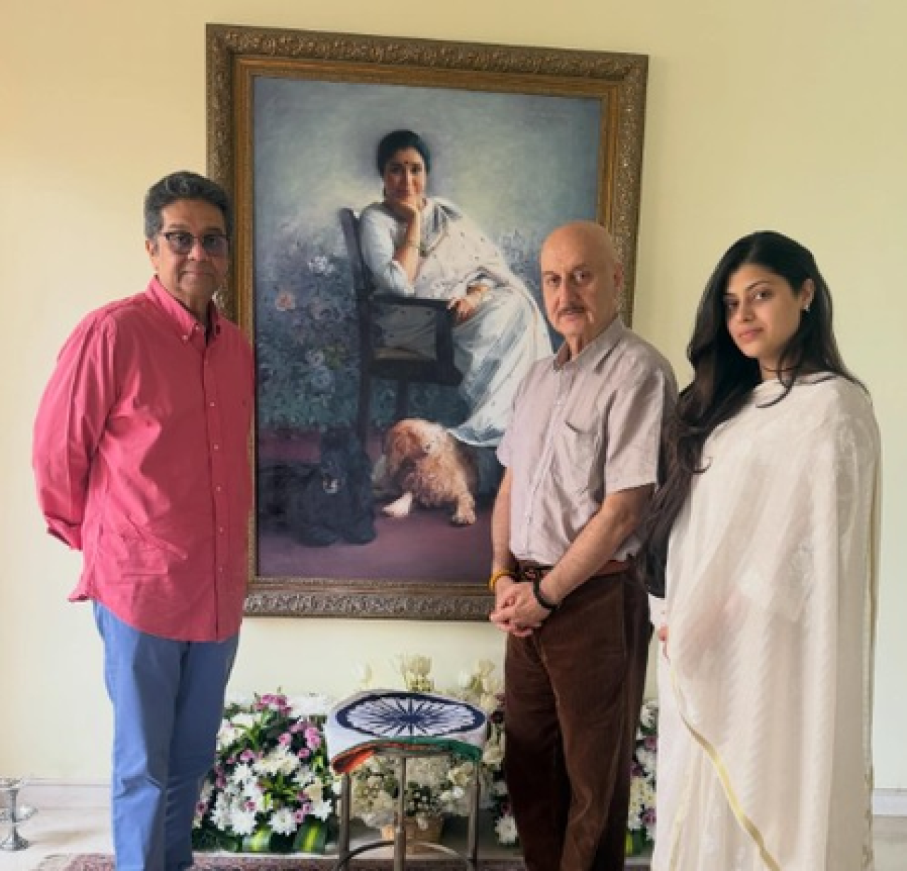 अनुपम खेरने आशा भोसलेच्या घरात दिली श्रद्धांजली