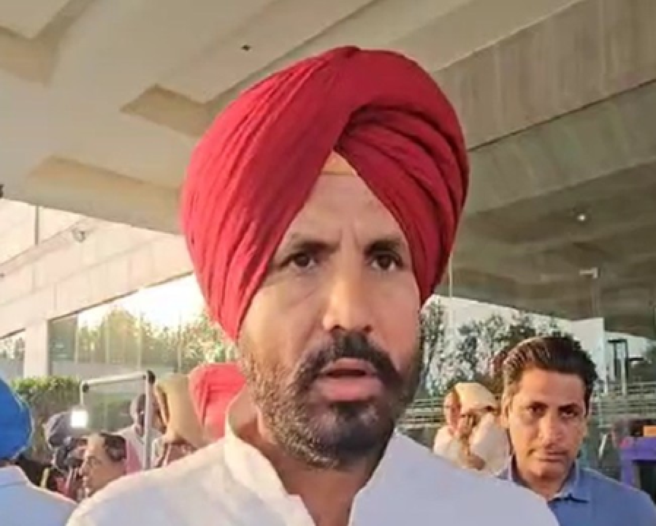 अमरिंदर सिंह राजा वारिंगने ‘लॉरेंस ऑफ पंजाब’वर बंदी घालण्याची मागणी केली