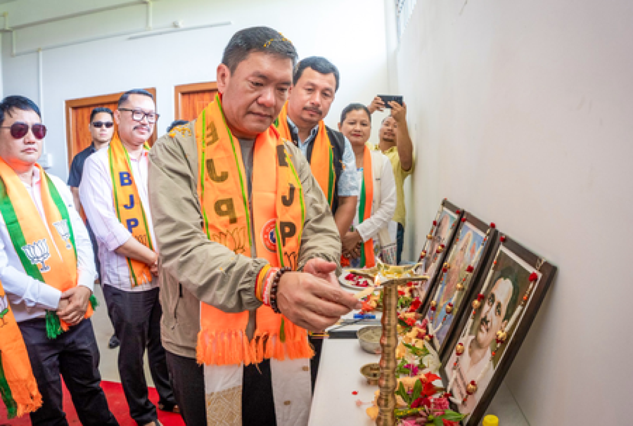 अरुणाचल मुख्यमंत्री पेमा खांडूने सीबीआय चौकशीचे स्वागत केले