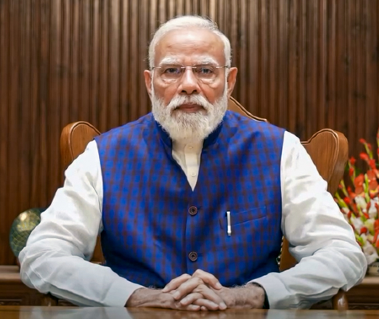 आशा भोसले यांच्या आरोग्यावर चिंता, पीएम मोदींचा संदेश