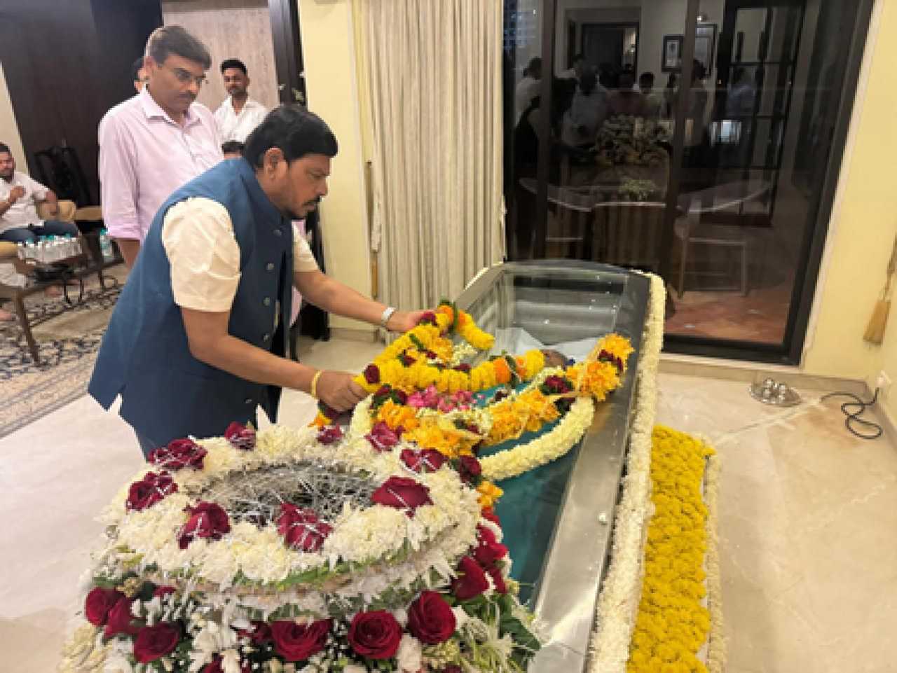 आशा भोसले यांच्या निधनावर रामदास आठवले यांचा शोक व्यक्त