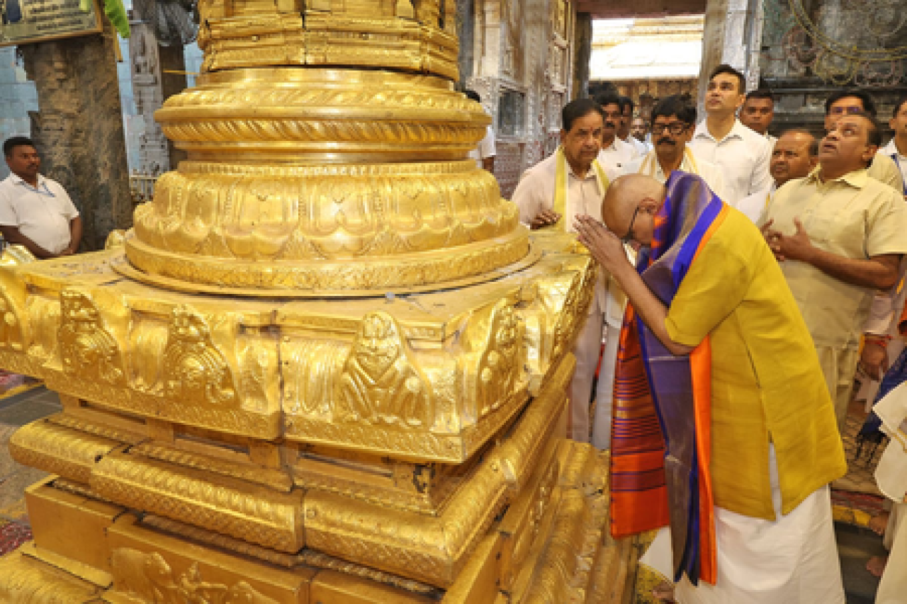 उपराष्ट्रपति राधाकृष्णन यांनी तिरुमला मंदिरात पूजा केली