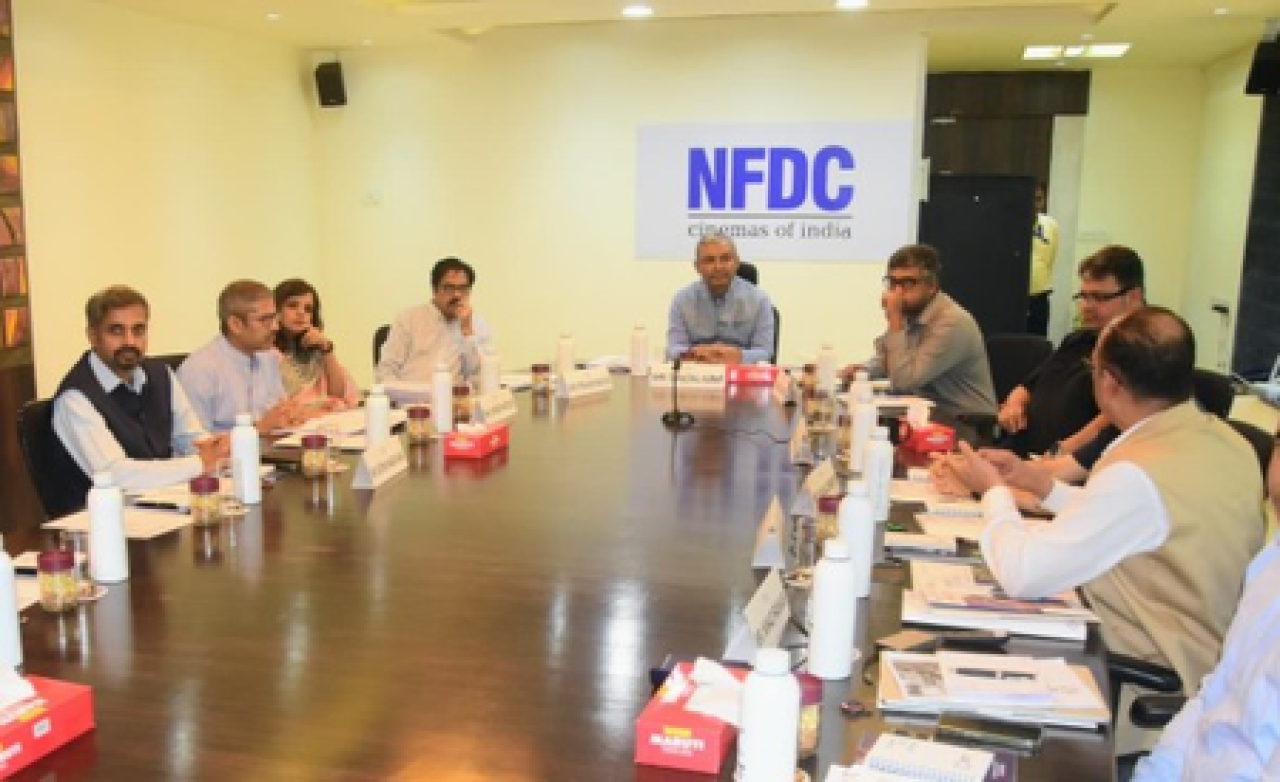 एनएफडीसी मुख्यालयात सूचना व प्रसारण सचिवांचा दौरा एनएफडीसी मुख्यालयात सूचना व प्रसारण सचिवांचा दौरा