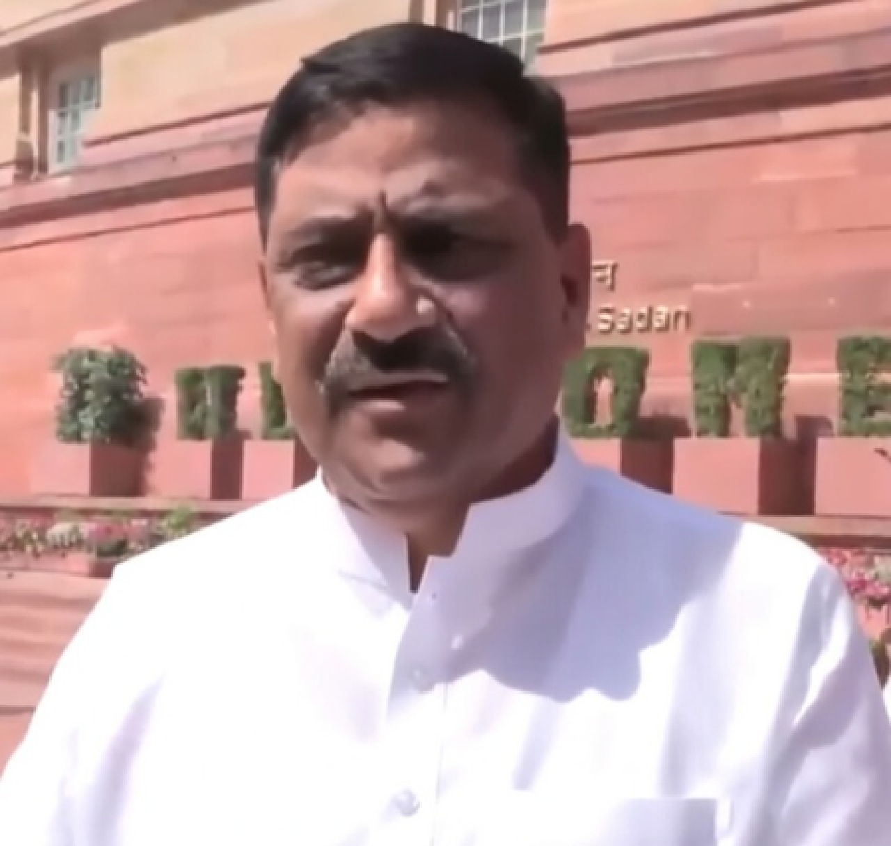 एनडीए सांसदांनी विरोधकांवर जनतेला गुमराह करण्याचा आरोप केला