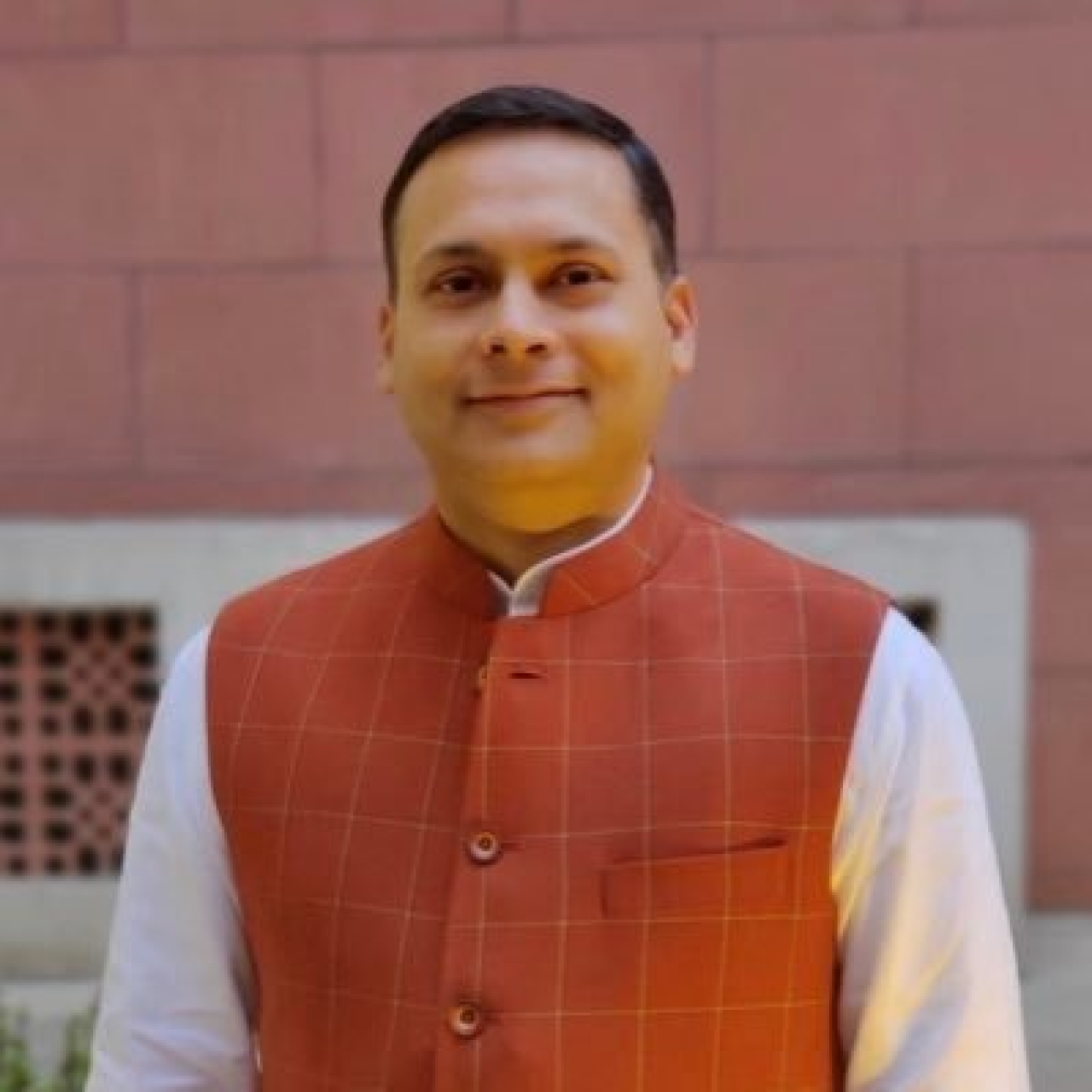 कोलकात्यात भाजप कार्यालयावर टीएमसी गुंडांचा हल्ला, पोलिस निष्क्रिय