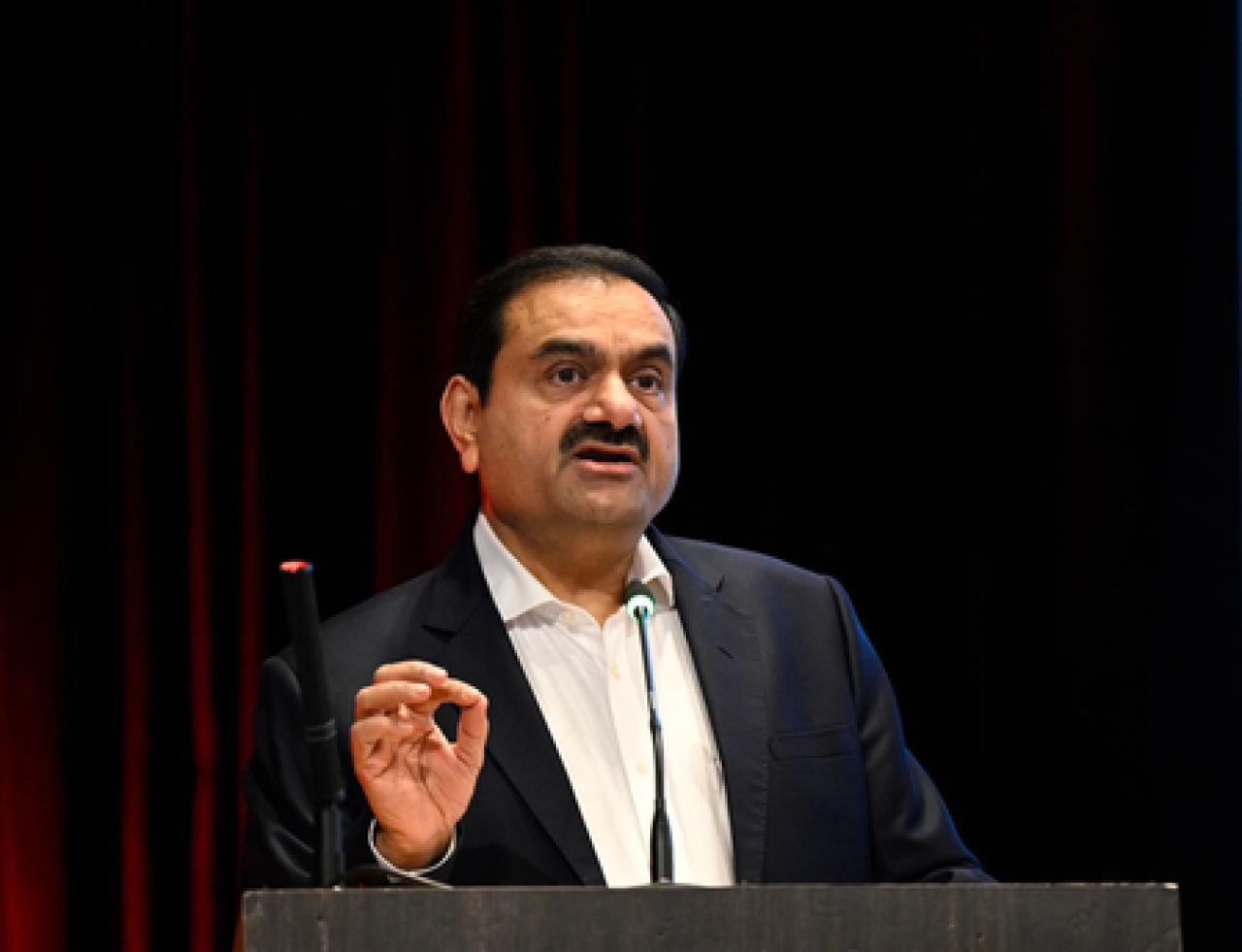 गौतम अदाणीने 2030 पर्यंत अदाणी पोर्ट्ससाठी 1 अब्ज टन कार्गोचा उद्देश ठरवला गौतम अदाणीने 2030 पर्यंत अदाणी पोर्ट्ससाठी 1 अब्ज टन कार्गोचा उद्देश ठरवला