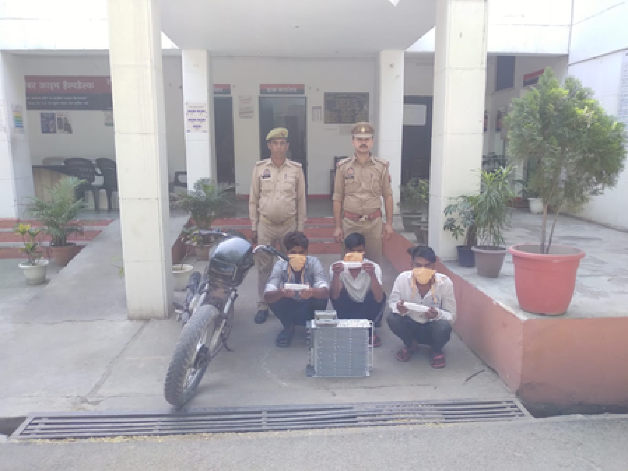 ग्रेटर नोएडा: मोबाइल टॉवर चोरी करणाऱ्या गिरोहाचा पर्दाफाश