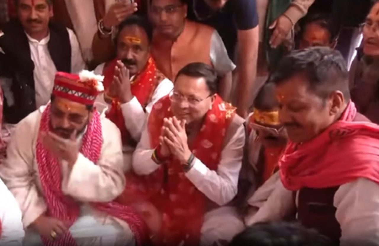 चार धाम यात्रा प्रारंभ, सीएम धामीने गंगोत्रीमध्ये पूजा केली