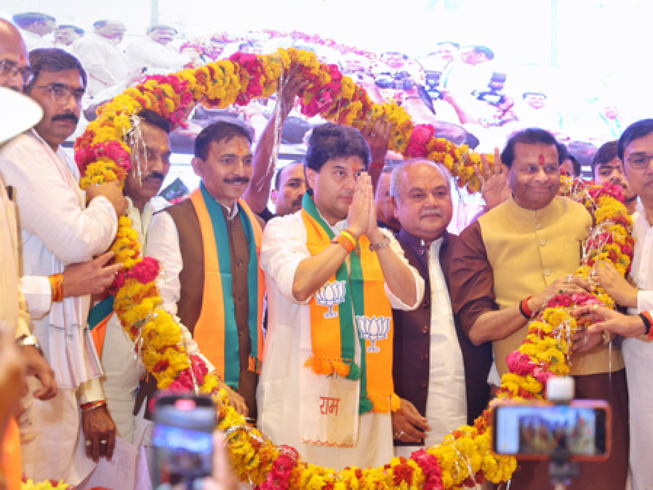ज्योतिरादित्य सिंधिया यांनी अशोकनगरमध्ये अधिकाऱ्यांना फटकारले