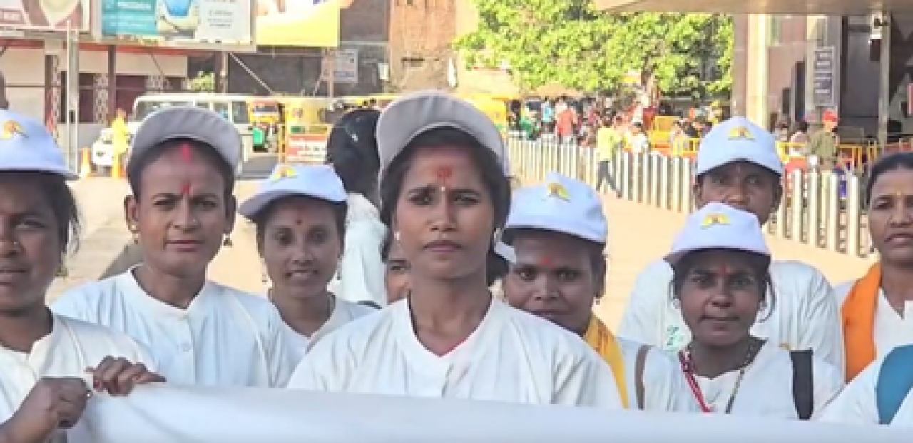 डिब्रूगढ़च्या चहा बागानातील महिलांचे वाराणसीतील अनुभव