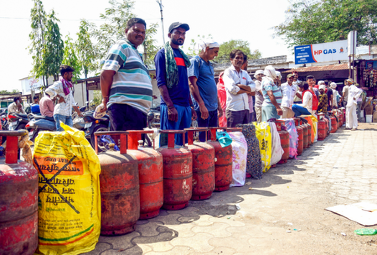 तेलंगाना: 3,699 अवैध एलपीजी सिलेंडर जप्त, नागरिक आपूर्ति विभागाची कारवाई