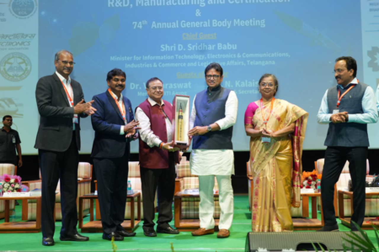तेलंगाना एयरोस्पेस हब बनवण्यासाठी पुढाकार घेतला जात आहे: मंत्री श्रीधर बाबू तेलंगाना एयरोस्पेस हब बनवण्यासाठी पुढाकार घेतला जात आहे: मंत्री श्रीधर बाबू
