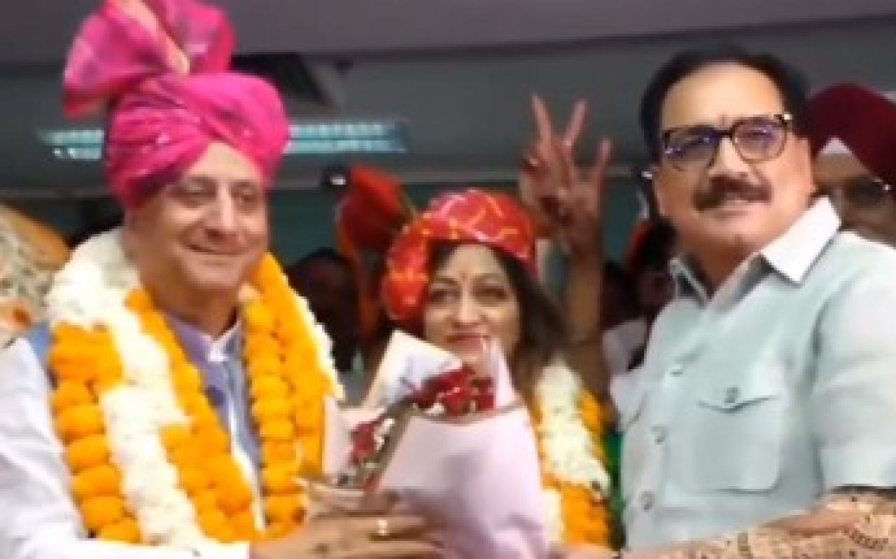 दिल्लीच्या नवीन महापौर प्रवेश वाही यांची विजयाची घोषणा