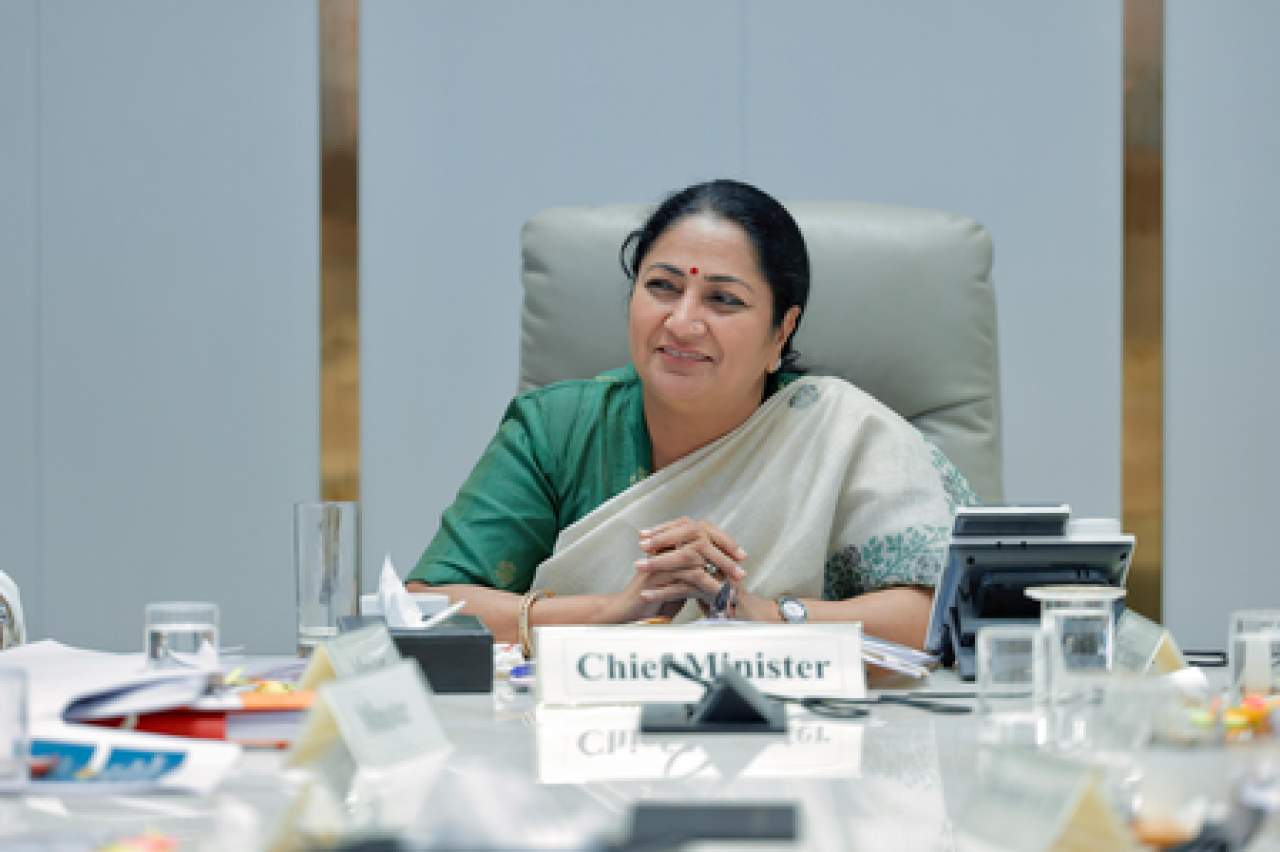 दिल्लीमध्ये सीएम रेखा गुप्ता यांनी सरकारी दारूच्या दुकानांचा ऑडिट आदेश दिला