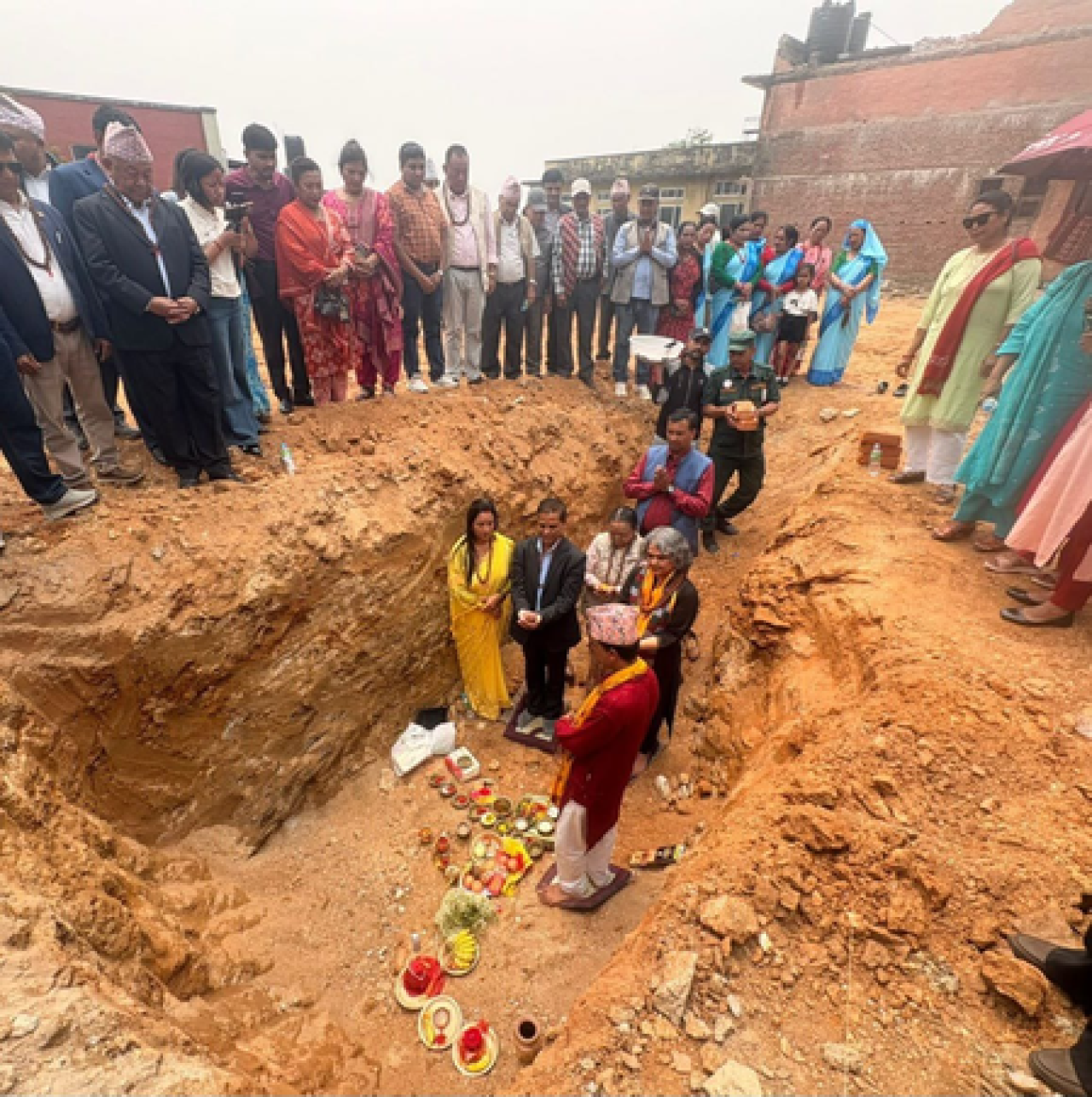 नेपालमध्ये भारतीय सहाय्याने इमरजेंसी ब्लॉकचे काम सुरू नेपालमध्ये भारतीय सहाय्याने इमरजेंसी ब्लॉकचे काम सुरू