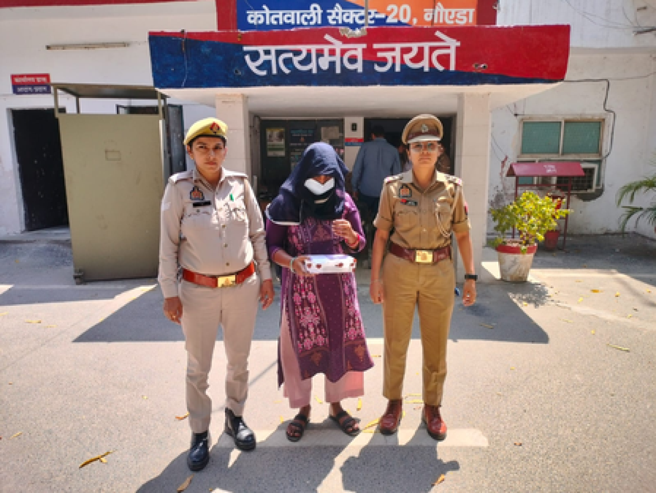 नोएडामध्ये घरेलू सहायिकेच्या रूपात चोरी करणारी महिला अटक