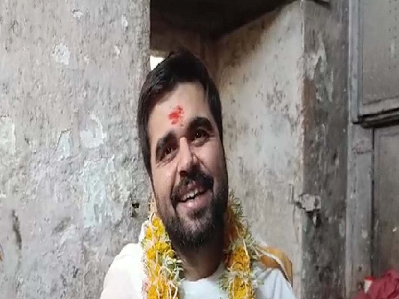 पंजाबी गायक निंजा महाकाल मंदिरात, नवीन प्रोजेक्ट्सची दिली माहिती