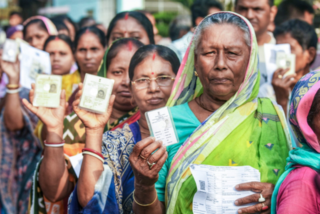 पश्चिम बंगाल आणि तमिलनाडूमध्ये शांतिपूर्ण मतदान, पुनर्मतदानाची शिफारस नाही