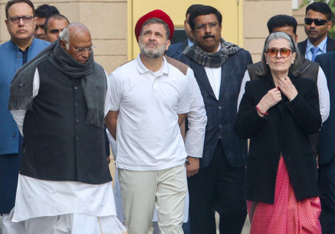 पश्चिम बंगाल निवडणुकांसाठी काँग्रेसच्या 40 स्टार प्रचारकांची यादी जाहीर
