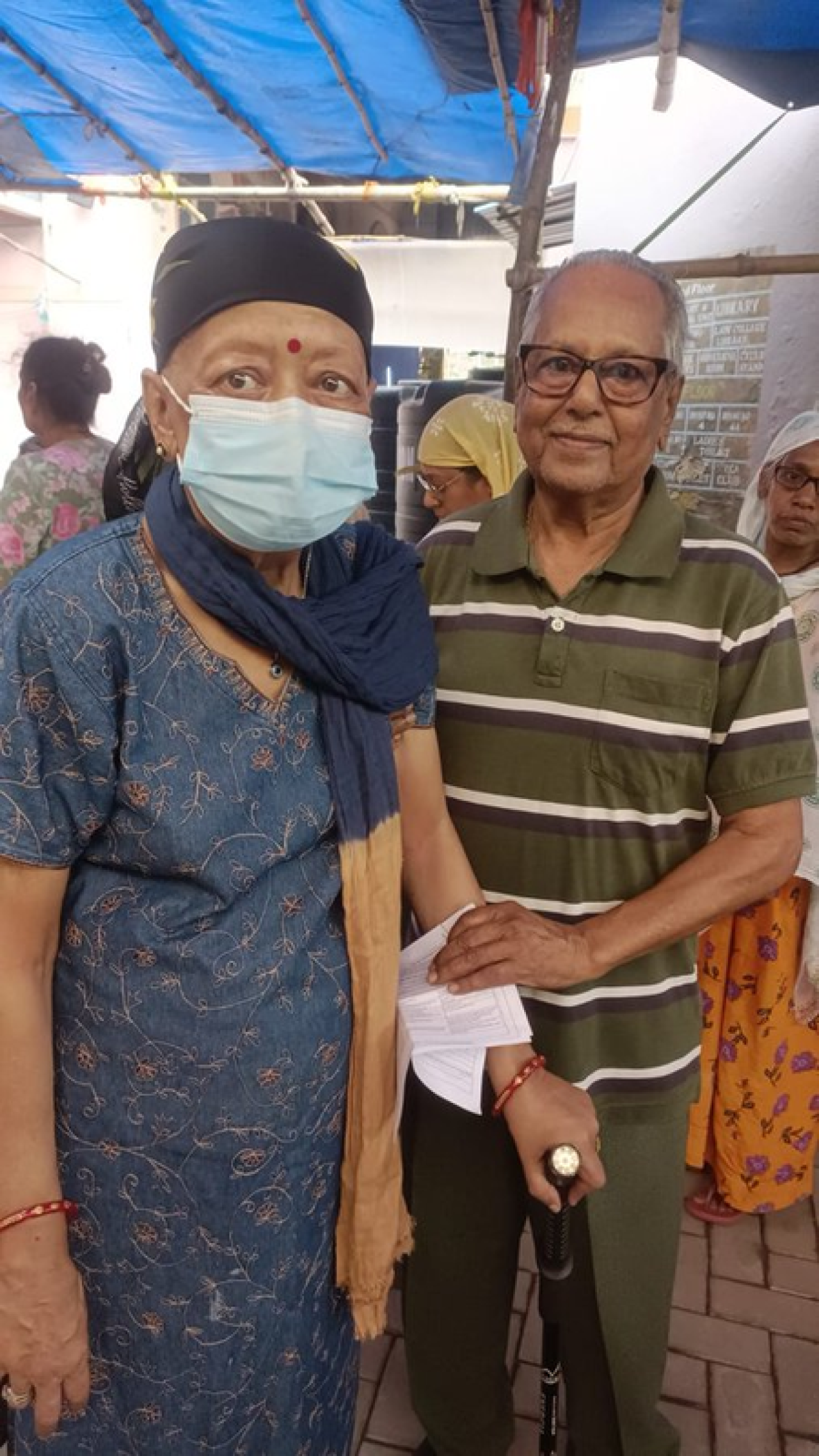 पश्चिम बंगाल निवडणुकीत कर्करोगी महिलेने मतदान केले