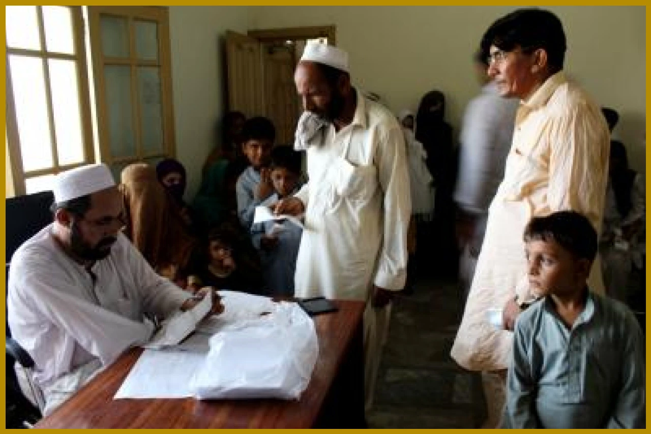 पाकिस्तानच्या अफगान निर्वासन धोरणावर जागतिक टीका तीव्र पाकिस्तानच्या अफगान निर्वासन धोरणावर जागतिक टीका तीव्र