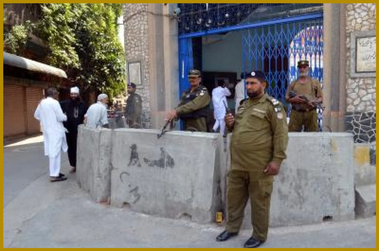 पाकिस्तानात मानव तस्करीच्या आरोपात पूर्व एलीट फोर्स कर्मचारी अटक