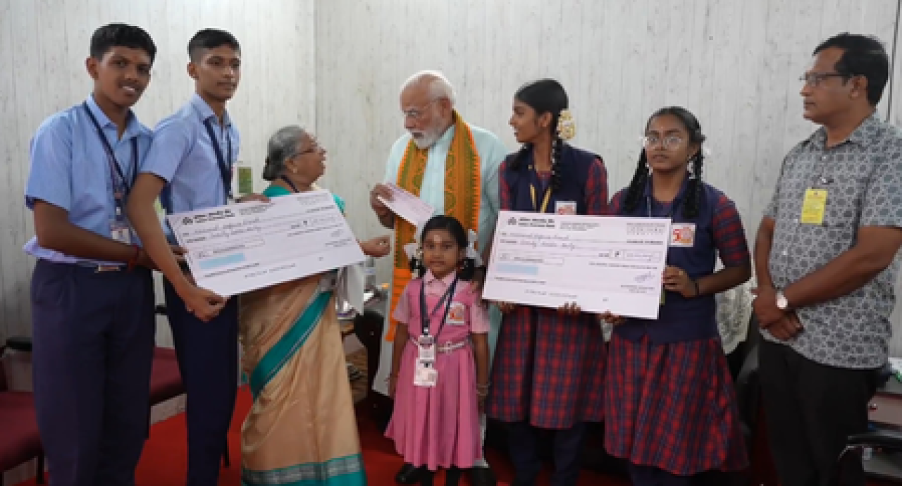 पीएम मोदींची गिरिजा अम्माशी भेट, शिक्षण क्षेत्रातील कार्याबद्दल चर्चा