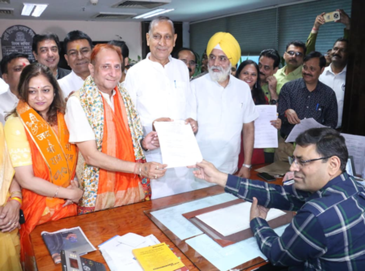 प्रवेश वाहीने दिल्ली महापौर पदासाठी नामांकन दाखल केले