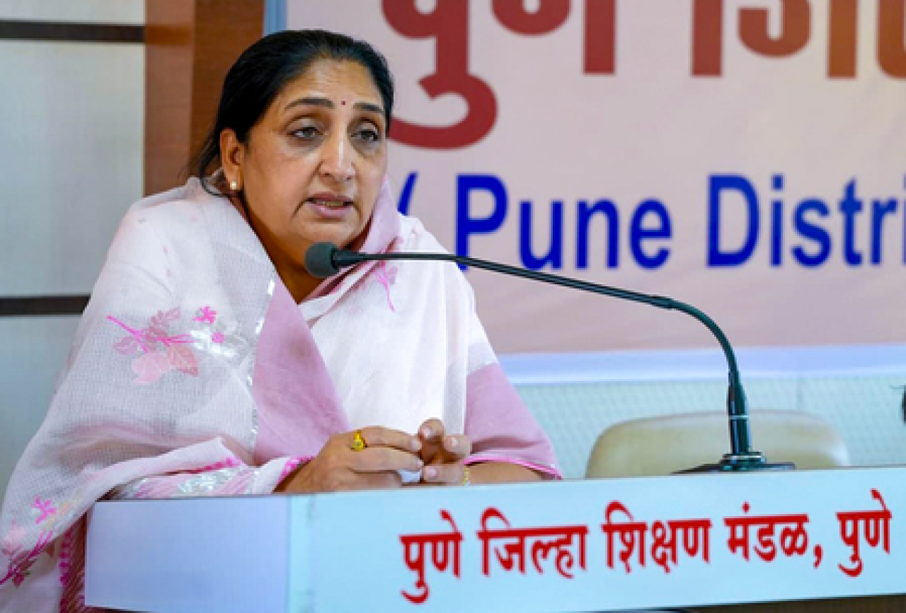 बारामती उपचुनावात आकाश मोरेची शर्त, राजकीय गदारोळ वाढला बारामती उपचुनावात आकाश मोरेची शर्त, राजकीय गदारोळ वाढला