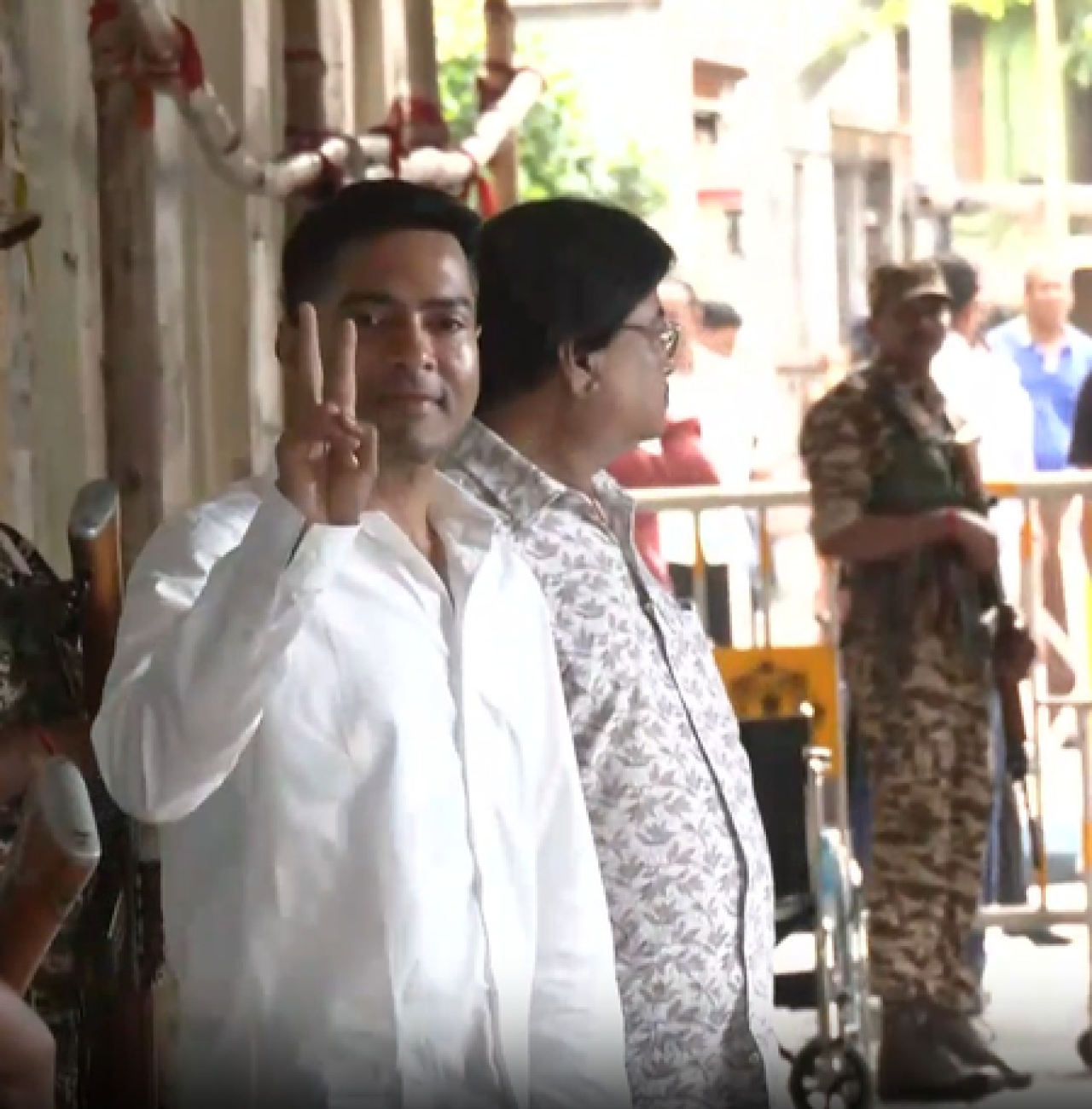 भवानीपुरमध्ये अभिषेक बनर्जीने मतदान केले, भाजपाच्या भविष्यवाण्या खोखल्या आहेत