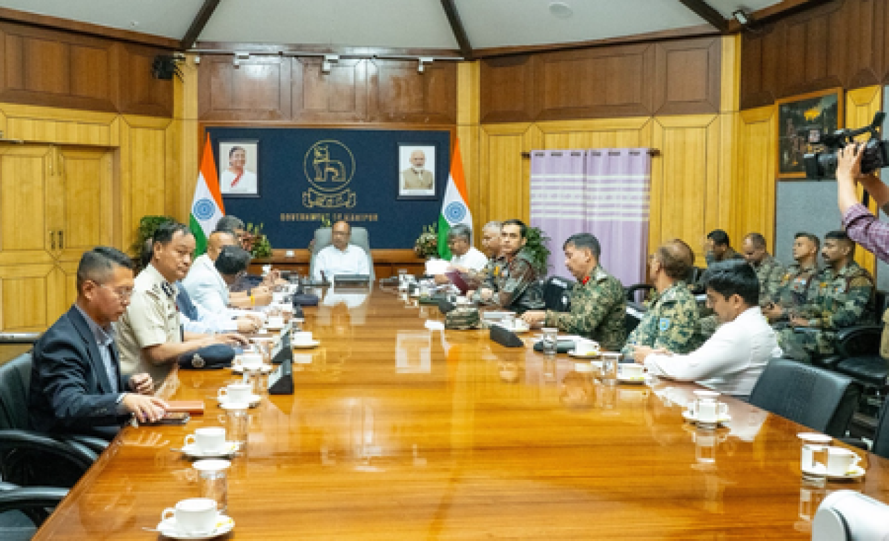 मणिपुरमध्ये धमाक्यांनंतर मुख्यमंत्री युमनाम खेमचंद सिंह यांची सुरक्षा व्यवस्थेची समीक्षा