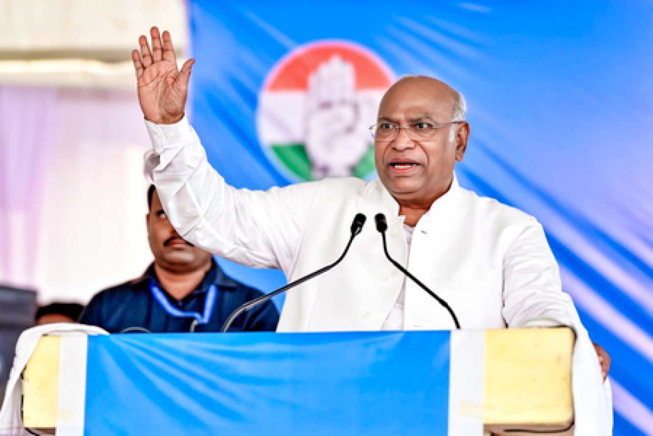 मल्लिकार्जुन खड़गे यांची अपील- बंगालमध्ये मतदानात भाग घ्या मल्लिकार्जुन खड़गे यांची अपील- बंगालमध्ये मतदानात भाग घ्या