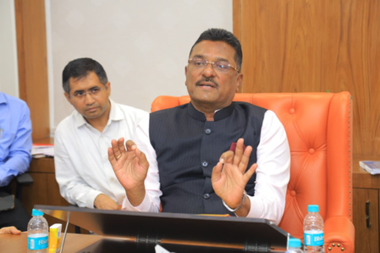 महाराष्ट्रात रिक्शा आणि टॅक्सी चालकांना मराठी शिकण्यासाठी मुदत वाढवण्याचा विचार